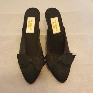 Vtg Victoria's Secret black satin mule size 7/8